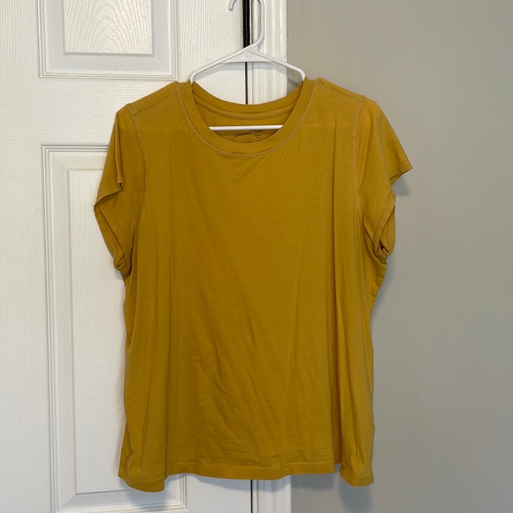Universal Thread XL mustard yellow t-shirt